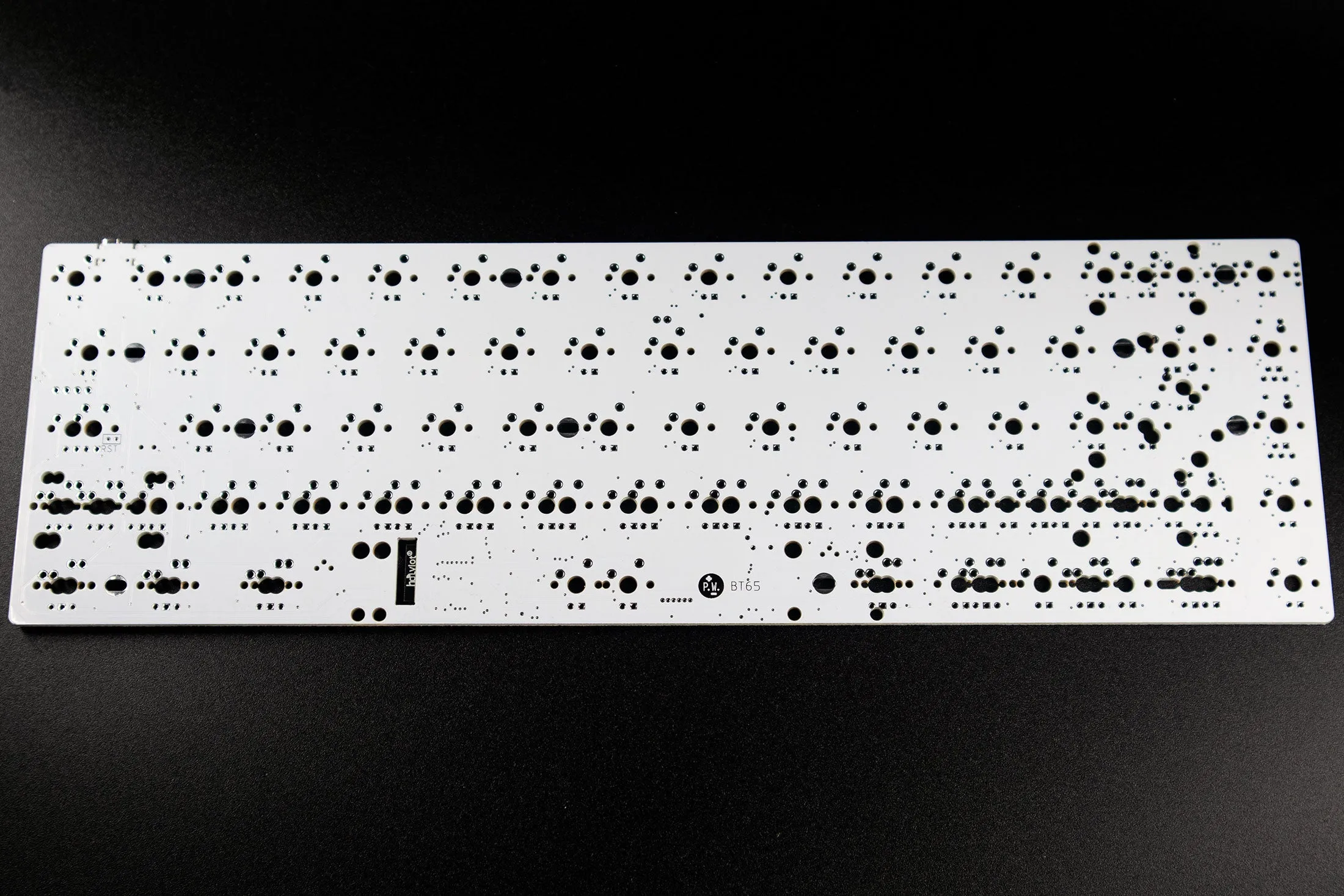 BT65 - 65% Wireless Soldered Tray Mount PCB with RGB underglow