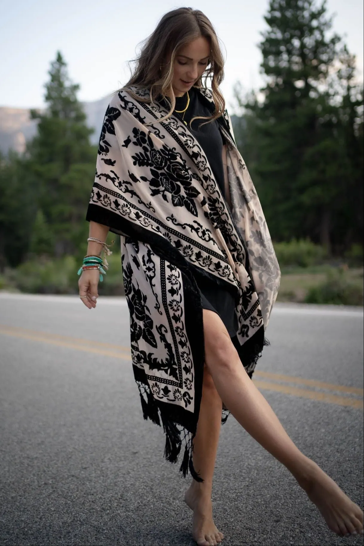 Crushin' On You Velvet Kimono - Black