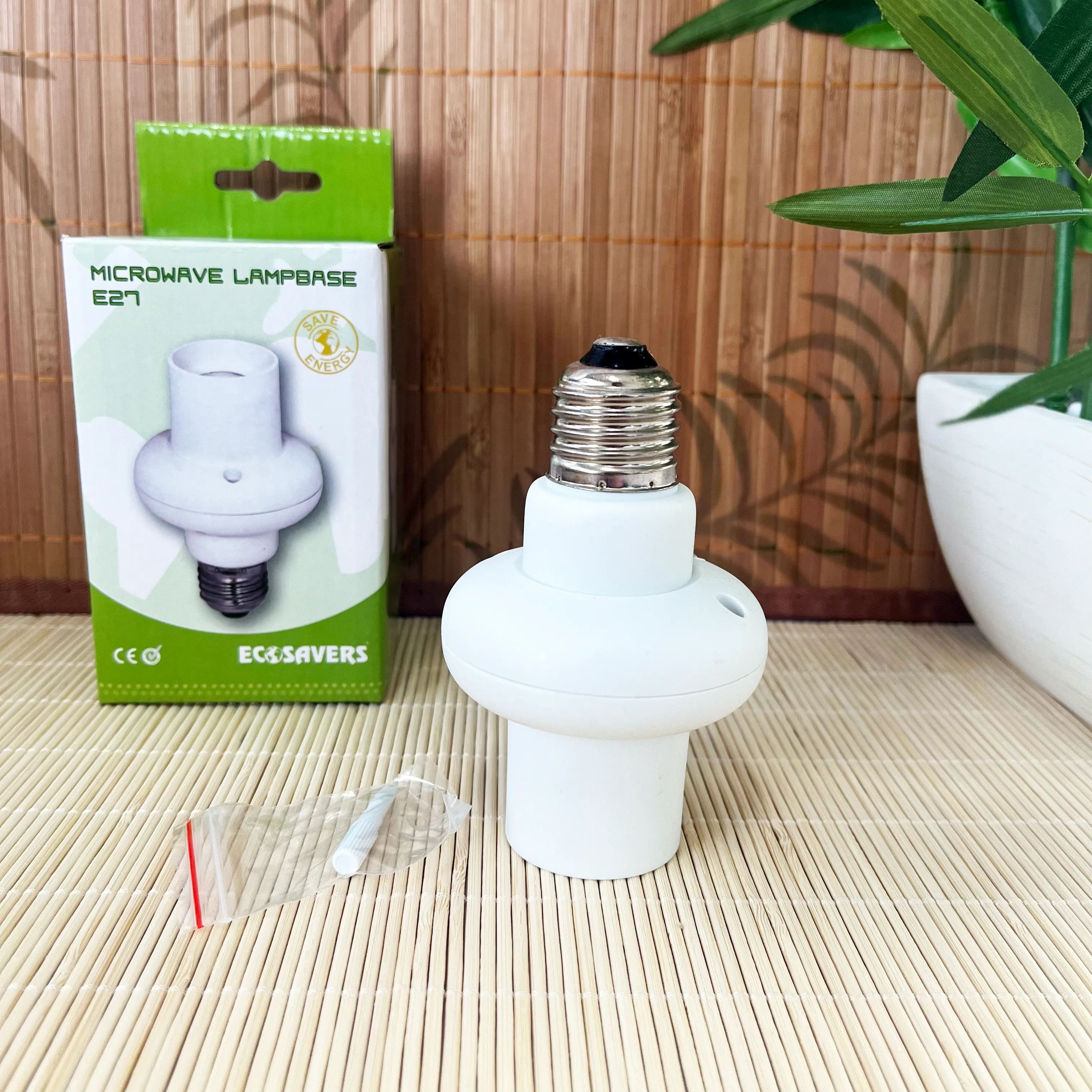 EcoSavers Motion Detection Auto On/Off Lampbase
