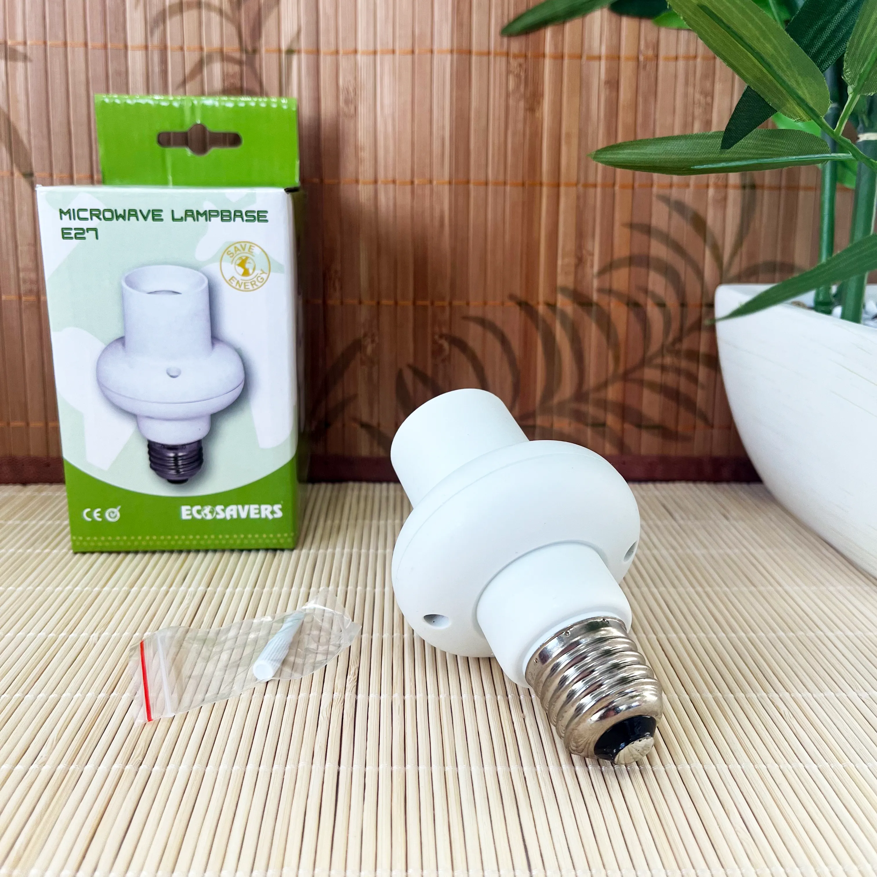 EcoSavers Motion Detection Auto On/Off Lampbase