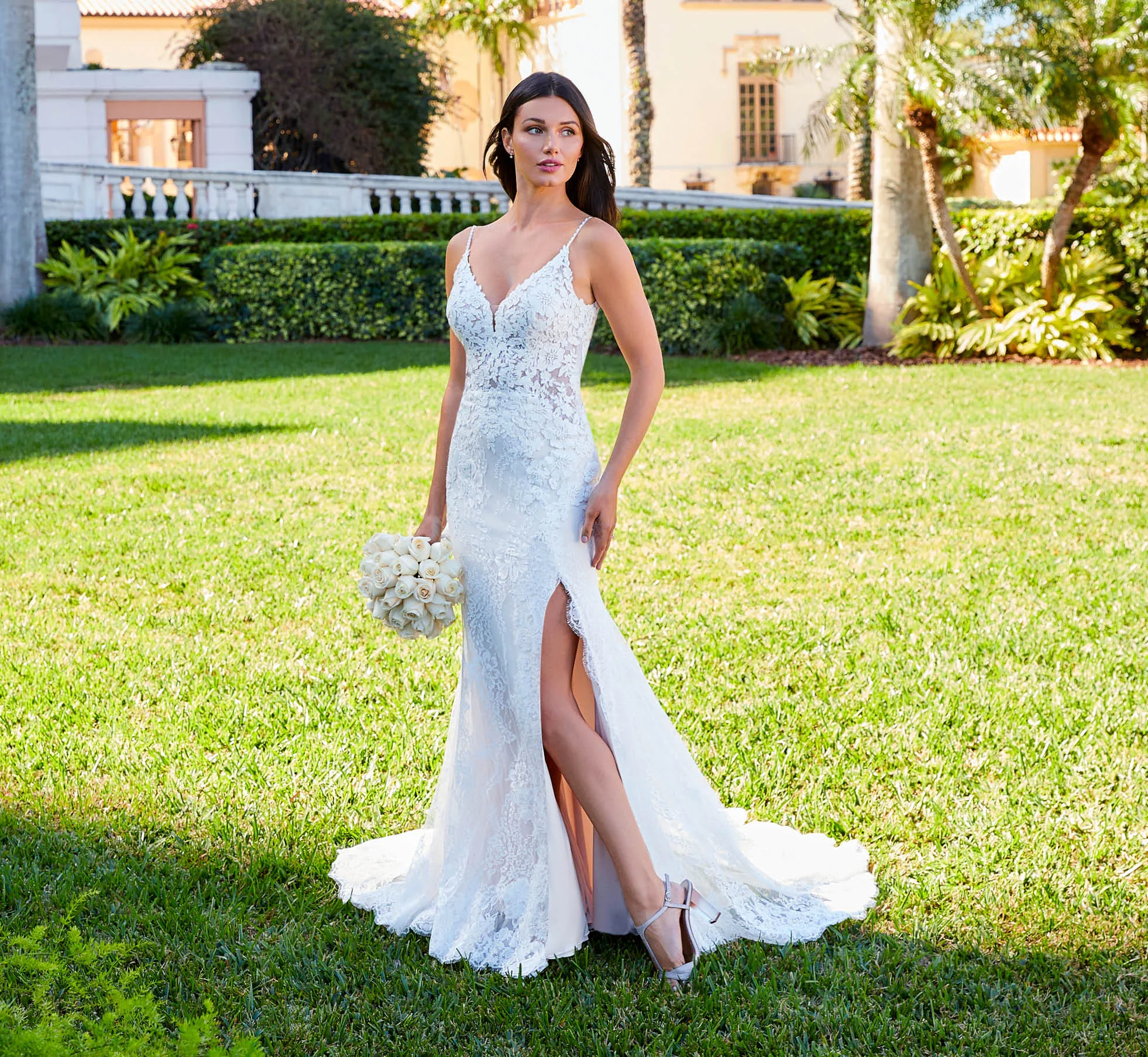 Sleeveless Lace Gown With V-Neckline In Ivory Almond Nude