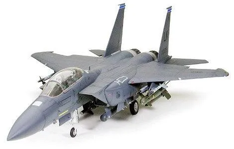 Tamiya 60312 F-15E Strike Eagle Bunker Buster 1/32 Model Kit